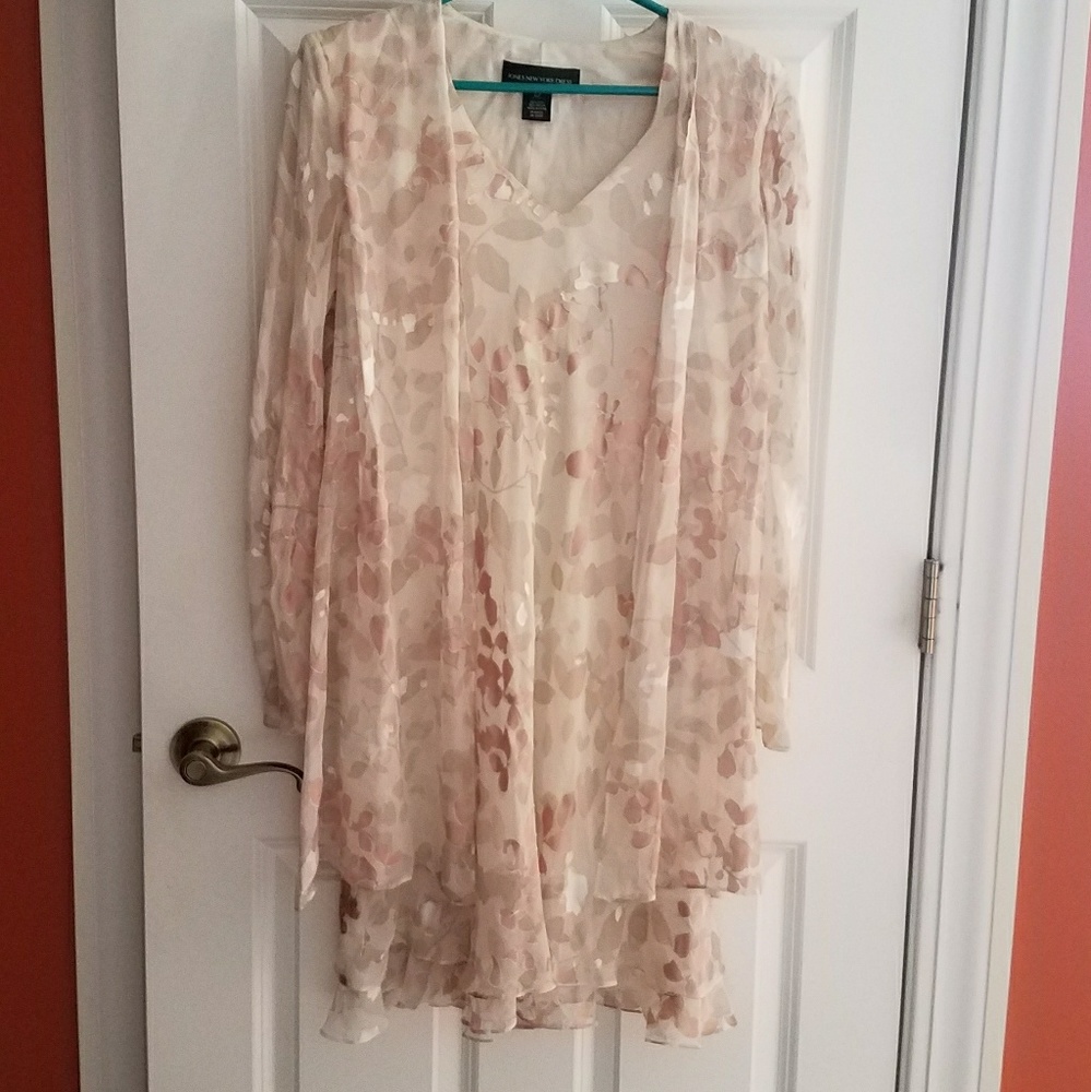 Beautiful flowy dress.